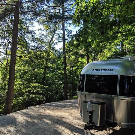 Hotel Airstream Caravel 2020 Loblolly Pines Adventure Camp Eureka Springs Zewnętrze zdjęcie