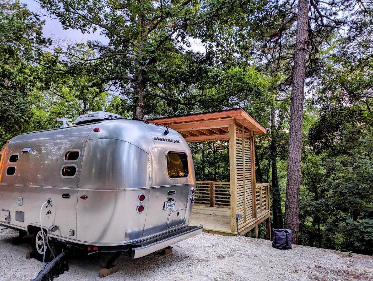 Hotel Airstream Caravel 2020 Loblolly Pines Adventure Camp Eureka Springs Zewnętrze zdjęcie